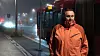 VIL FJERNE HEKKEN: Tillitsvalgt for bussjåførene i Unibuss, Kent Jensen, vil fjerne hekken på bildet, for å gjøre det enklere for passasjerer å forlate bussen og for å hindre at de parkerte bussene står i veien for andre busser.