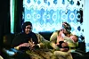 Fathi (t.v.) har samtykket til at barnet er plassert i fosterhjem, og Jawahir har fått forklart hva det vil si å være et offentlig hjem. Det betyr tilsyn fire ganger i året, og at hun får fosterhjemsdekning og arbeidsgodtgjørelse.