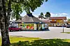 Mix-kiosken: Det har vært kiosk på campingplassen siden den ble åpnet i 1957. Dagens kiosk ble bygget i 1994. Asle Nakkens tante på 71 år var daglig leder fram til i fjor. Nå leies kiosken ut.