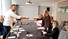 OVERLEVERTE KRAV: Forhandlingsleder Ommund Stokka i Industri Energi og forhandlingsleder Sunniva Berntsen i Norsk Industri startet forhandlingene onsdag 27. april.