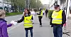 (F.V.)  Ann Mari Arntsberg deler ut argumenter for lik pensjon ved St. Olavs hospital i Trondheim. Bjørn Olav Leraand og streikeleder Sigmund Eidem forklarer villig om motivert streik.