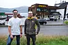 Distriktssjef Yury Boyarintsev (f.v.) og tillitsvalgt Sven Morten Skåden i Innvik.