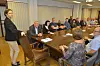 LEDER: Monica Hansen Nylund (t.v.) leder meklingen hos Riksmekleren, til høyre for henne representantene for arbeidstakersiden, nærmest henne forhandlingsleder Bjørn Fornes fra El og IT.