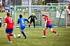 MÅL: Mira (13), som til vanlig bor i en palestinsk flyktningleir, på vei til å sette sitt første mål i Norway Cup.