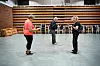 Nye rutiner: Ellen Marie Hasle Jensen (fra venstre), Dag Skirbekk, og Gry Hesselberg  i Søndre Nittedal Pensjonistforening sikrer at deltakerne på helsetrimmen skal kunne holde minst en meter avstand.