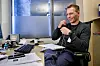 FORHANDLEREN: Stian Vatnedal snakker med et tidligere medlem av Soldiers of Odin. Han har hjulpet mannen ut av den høyreekstreme gruppa. Vatnedal spør om han vil fortelle Fontenes lesere det han har opplevd. Vatnedal småprater, lirker og ler. Mannen er på gli, men våger ikke. Det normale livet er fremdeles skjørt.