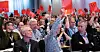 Det kan bli høy temperatur i diskusjonene om LOs politiske retning under kongressen. Styrke-leder Frode Alfheim (t.h.) og HK-leder Christopher Beckham (i midten) var ikke enige under denne voteringa ved forrige kongress.
