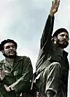VÅPENBRØDRE: Fidel Castro (t.h.) ledet sammen med Ernesto 'Che' Guevara den cubanske revolusjonen i 1959.