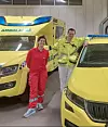 Sara Malene Henriksen og lege Martin Grandalen mens hun hospiterte i ambulansen.