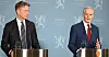 Energiminister Terje Aasland (Ap) og statsminister Jonas Gahr Støre (Ap) under fredagens pressekonferanse der flere nye tiltak for å kontroll på strømprisene ble lansert.