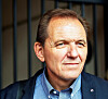 Leder Yngve Carlsen i Norsk Flygerforbund mener regjeringen gambler med hele luftfartsstrukturen.