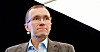 Arbeiderpartiets energi- og miljøpolitiske talsperson Espen Barth Eide mener Frp er både klimafiendtlig og industrifiendtlig når de sier nei til planene om å fange og lagre CO2.
