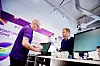 TELIA: John Åteigen er butikksjef og HK-medlem, og tror han kan få med flere av de ansatte i Telia-butikken.