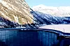DEMNING: Zakariasdammen, en 95 meter høy verneverdig demning bygget for kraftverket Tafjord 4 på slutten av 60-tallet. Den var i sin tid den høyeste i Nord-Europa og er fortsatt blant de høyeste i norsk sammenheng. Tafjord 5 har avløp til magasinet.