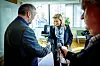 Fellesforbundets Halvor Langseth og Siri Bergh fra BNL overrakte hverandre kravene i årets tariffoppgjør 12. mars. Fredag ble det brudd, og forhandlingene går nå til mekling.