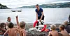 HVA ER EN LIVBØYE: Det er ikke første gang Thomas Kopperud viser ungene i Solgry barnehage i Drøbak en livbøye. I denne barnehagen har alle de ansatte livredningskurs og stranden bruker de så ofte de kan.