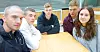 De fem polske vennene som kom til Norge for å plukke jordbær. Fra venstre Wiktor Blach, Jakub Soja, Eryk Jakubowki, Dominik Stachromwsi og Paulina Fima. Deres første møte med Norge var ganske nedslående.