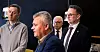 Mekingen i frontfaget er over. Knut Sunde fra Norsk Industri og leder i Fellesforbundet Jørn Eggum forteller hva partene har blitt enige om. Riksmekler Mats Ruland og medmekler Richard Saue følger med i bakgrunnen.