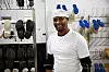 FIKK SPRÅKTRENING, BLE ANSATT: Gerino Tesfay fra Eritrea var på språktrening hos Meråker Kjøtt. Nå har han fast jobb og trives godt i bygda.