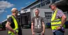 – Denne bedriften er bygget på overtid, og ville kollapset uten, forteller Michal Czaplinski (i midten) om Gardermoen Perishable Center. Leder Gunnar Holm (til venstre) og nestleder Endre Røros i Flyarbeidernes Forening i Fellesforbundet er oppgitt over at de ansatte ikke får det de har krav på.