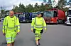 Stig (t.h.) og Geir har det mye bedre på jobb nå som søppelhentingen er under kommunal regi.
