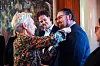 Her får Per Morten Gjemble (NJF) nåla festet av LO-leder Peggy Hessen Følsvik. Ved siden av ham står Mats Gangnes (NFF), som ble tildelt nåla like før.