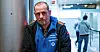 PÅ FLYPLASSEN: Engelske Cris Guest er oljearbeider på norsk sokkel. Her er han avbildet før jul da han skulle teste seg da han ankom Oslo lufthavn og skulle videre ut på jobb.