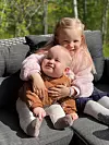 Henry (1) og Brida (5) går i hver sin barnehage i Finnmark.
