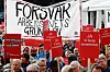 OSLO: Mellom to og tre tusen var møtt opp på Youngstorget i dag for å protestere mot arbeidsminister Robert Erikssons forslag til endringer i arbeidsmiljøloven.