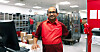 Aiyampillai «Siva» Sivakumaran (63) har stortrivdes som kundebehandler i Posten i snart 30 år.