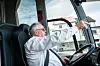 INGEN TURISTER: Turbussjåfør Svein Frode Grande i Kirkenes har vært permittert siden mars. Nå står bussene parkert, og de daglige turene med turister som vil besøke grensa til Russland aner han ikke når vil starte opp igjen.