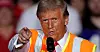 Donald Trump har sagt at statsansatte må holdes ansvarlige. At de ødelegger landet. At de er skurker og er uærlige.