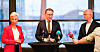 Riksmekler Mats Ruland (i midten), NHOs administrerende direktør Ole Erik Almlid og LO-leder Peggy Hessen Følsvik var mandag i et kort møte sammen.