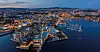 Kveldsbilde av Aker Brygge i Oslo, hvor det er høy konsentrasjon av luksusleiligheter.