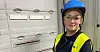 TILFREDS: Elektrolærling Julie Olstad i GK Norge trives med byggfag og er fornøyd med at hun har hatt tilgang på egen, låsbar kvinnegarderobe i det året hun har jobbet som lærling på det nye Munchmuseet, ifølge pressemeldingen.