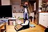 EN KOFFERT FULL AV FØLELSER: I den lille svare kofferten oppbevarer Mimoun Kandrouch sin private papirer fra det gamle livet sitt.  Å åpne den vekker sterke følelser.