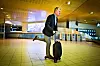 EN AKTIV KRABAT: Bjørkli sparer tid på flyplassen. Møtene står i kø.