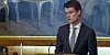 - Kristelig Folkeparti vil ikke støtte forslaget om å be regjeringen ta havnearbeidernes fortrinnsrett inn i lov eller forskrift, men avvente departementets vurdering, sa Tore Storehaug under debatten på Stortinget i ettermiddag.