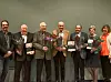 50 års Jubilanter. Bak fra venstre ser vi forbundsleder Brede Edvardsen, Kjell Magnus Skogly, Tore Halvard Mobekk, Bjørn Halvard Melby, Odd Reidar Guldbrandsen, Marit Guldbrandsen og leder i avdelingen Solveig Samuelsen.