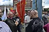 KRITISK: Forbundssekretær Henning Solhaug (t.v.) er sterkt kritisk til at det åpnes for nedsalg av aksjer i statlige selskap, som blant annet Telenor.