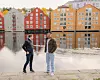 Det er avgjørende at vi tjener godt med penger tidlig i livet, mener Isak Sprauten Andøl (22) og Kevin Cruz (21).