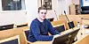 KAMP: Fengselsbetjent Jonathan Syverstad (27) brukte fire år på å få godkjent yrkesskade. I regjeringas forslag til lovendring får bare politifolk en lettere vei.