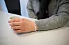 Armbåndet til Sara Akturk viser at hun støtter Palestina.