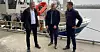 MØTE: Fiskeri- og havminister Bjørnar Skjæran (midten) og sjøfartsdirektør Knut Arild Hareide (til høyre) sammen med Haugesunds ordfører Arne Christian Mohn (Ap) Foto: NFD/Hanne Steensnæs