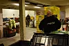 60 ÅRS ERFARING: Rune Kristiansen og broren Dag (med ryggen til) har til sammen omtrent 60 års erfaring som avisbud. Dommen i Arbeidsretten betyr at de i fremtiden er sikret å få betalt for jobben de gjør, sier de to.