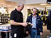 Torbjørn Naastad (t.h.) sammen med Jarle Olsen i Tools-­butikken i Egersund.