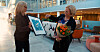 VINNER: Nina Melsom (t.v.), direktør for Arbeidsliv i NHO overrekker Akan-prisen 2020 til konserndirektør for HR og HMS i Hydro, Hilde Vestheim Nordh.