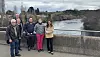 DELEGASJON: De som dro til Chile var foruten Per Ranestad (bak), Konstantin Ather fra Skolenes Landsforbund og internasjonalt utvalg i LO, Amalie Hilde Tofte, internasjonal rådgiver i Forbundet Styrke,  Eirik Larsen fra Samerådet, og fram til valget i høst også Sametingsrepresentant og Valentina Soto fra NTL, LAG og LO i Oslo. Her med elven Pilmaquen i bakgrunnen.