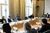 - Utenlandske sjåfører med lønninger langt under norsk nivå presses av arbeidsgiverne sine til å bli lovbrytere, med det resultat at de mest seriøse bedriftene går over ende først, fordi de ikke kan konkurrere, sa første nestleder i Transportarbeiderforbundet, Lars M. Johnsen under dagens høring på Stortinget.