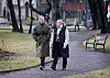 Inger Lise Sannes (t.v) og Kathrine Erland er familiekoordinatorer i Nav. De følger opp ti familier hver.